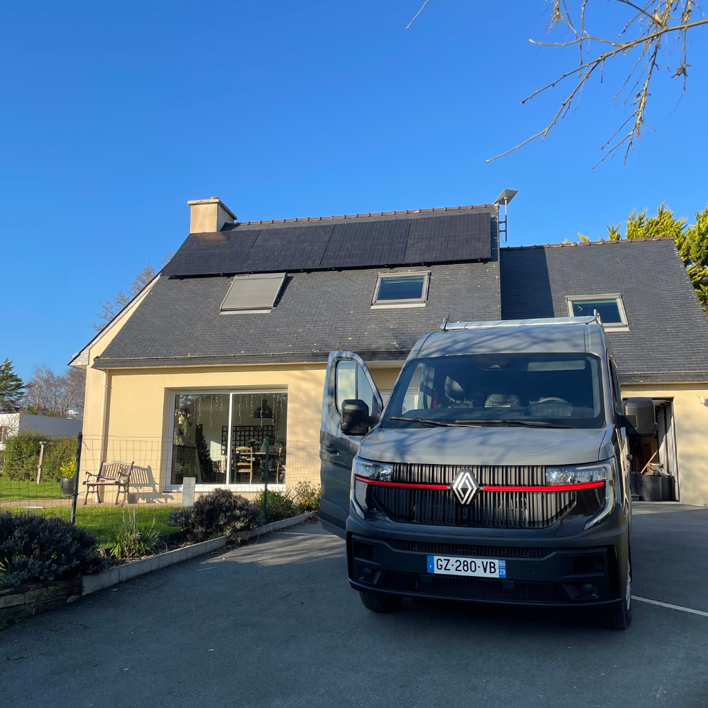 Panneaux solaires photovoltaiques en Bretagne, installation sur toiture ardoise