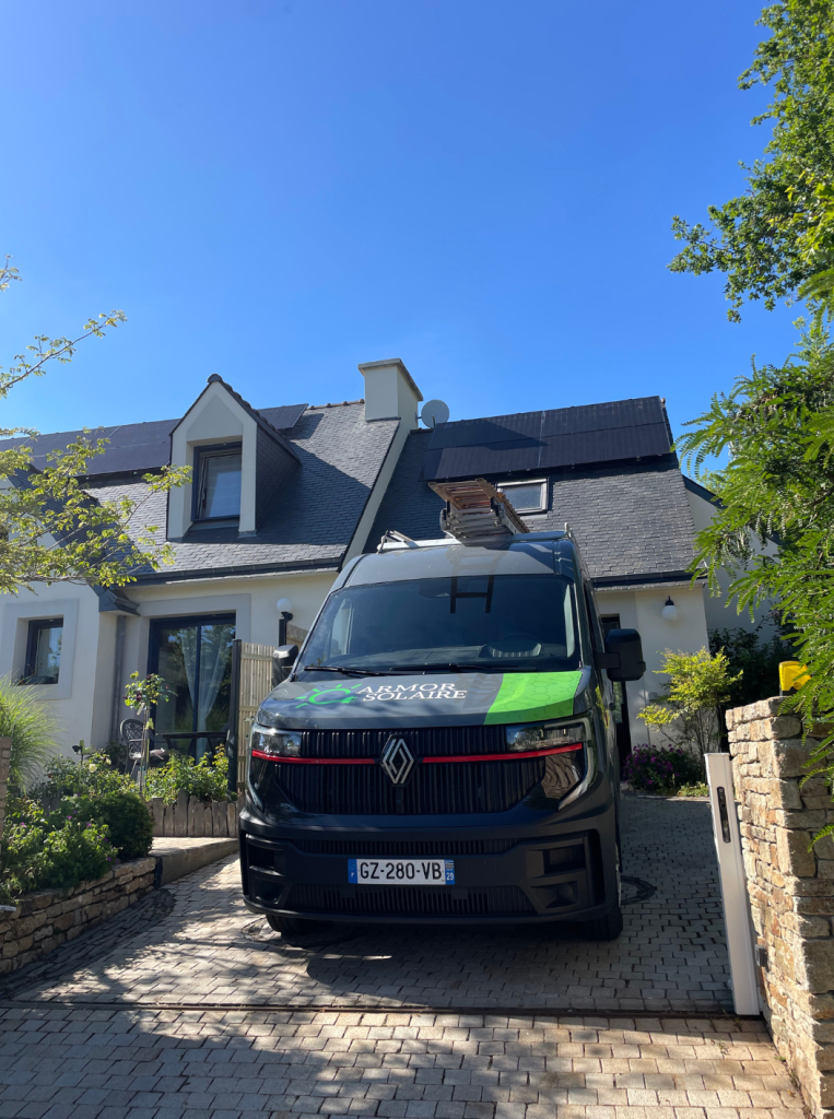 panneaux solaire en toiture ardoise, autoconsommation, Bretagne