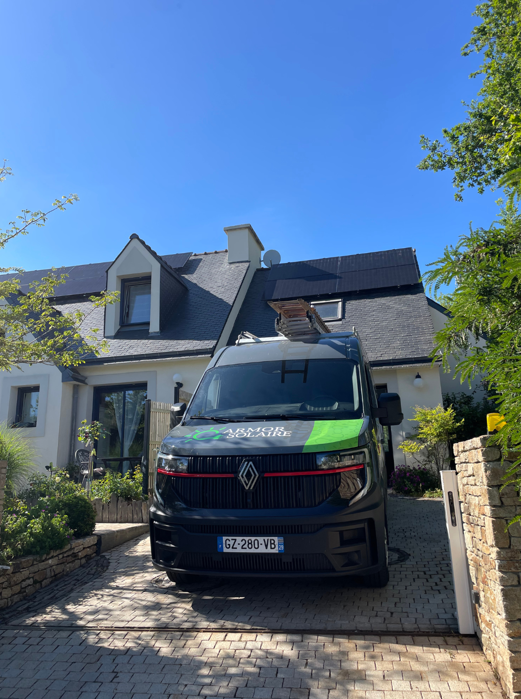 panneaux solaire en toiture ardoise, autoconsommation, Bretagne