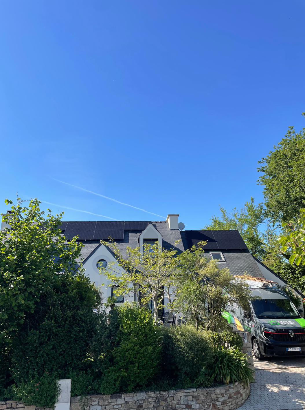 panneaux solaires en Bretagne, autoconsommation avec revente de surplus S21, dualsun, Enphase IQ8P