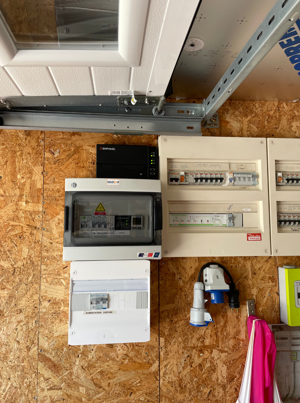 panneaux solaire en Bretagne, ardoise, autoconsommation, revente de surplus S21, rentabilité, coffret de protection, électricité