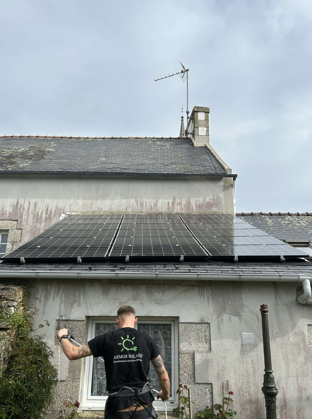 nettoyage d'un panneaux solaire en Finistère, toiture nettoyage